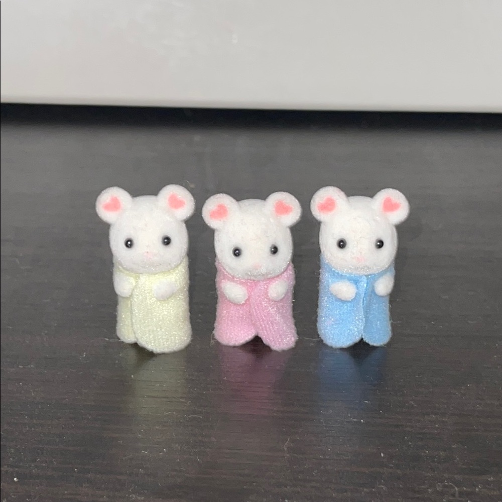 Sylvanian Families Calico Critters Marshmallow Mouse Triplets